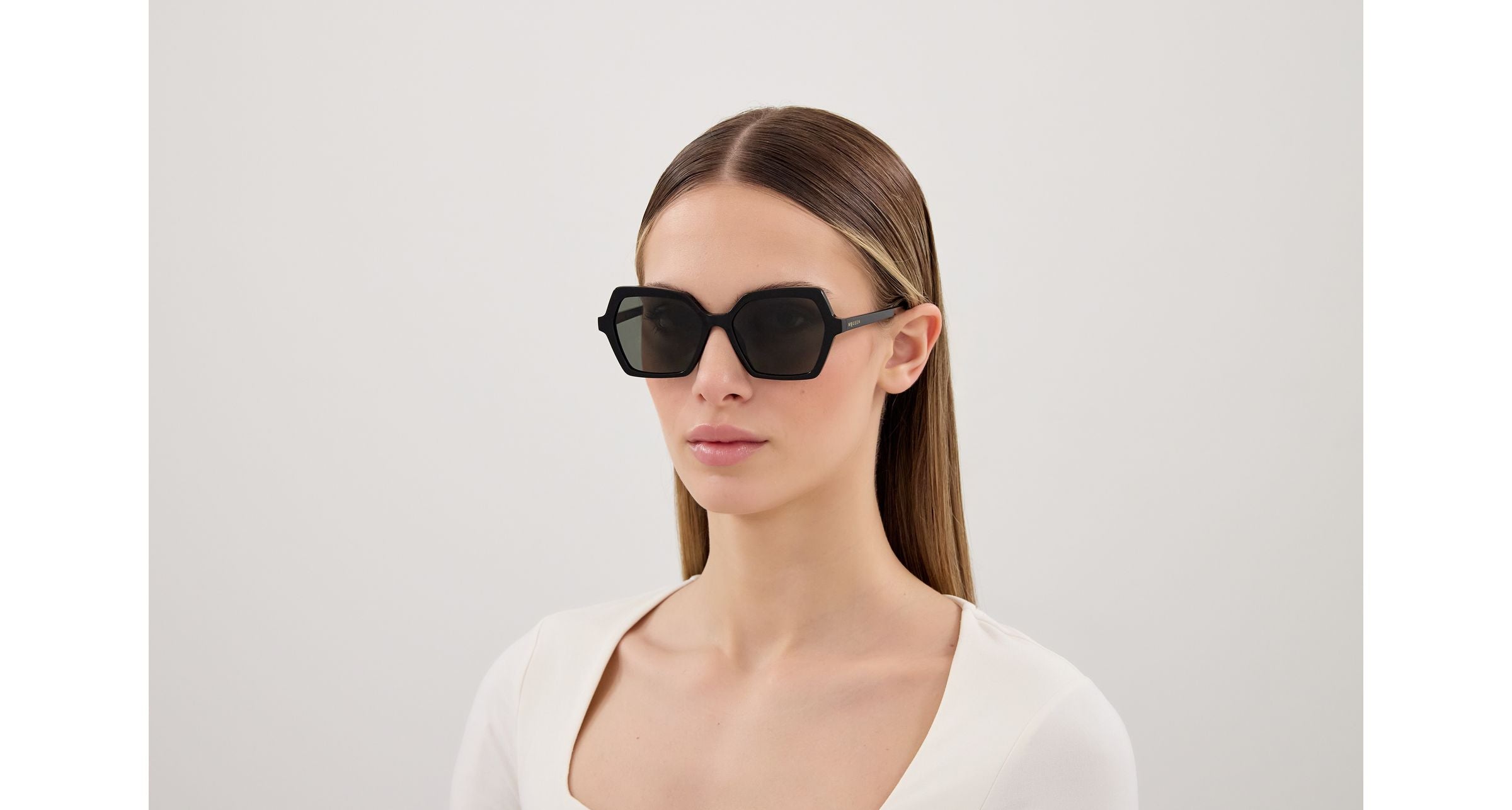 Alexander McQueen AM0537S 001 Occhiali da sole Alexander McQueen 4