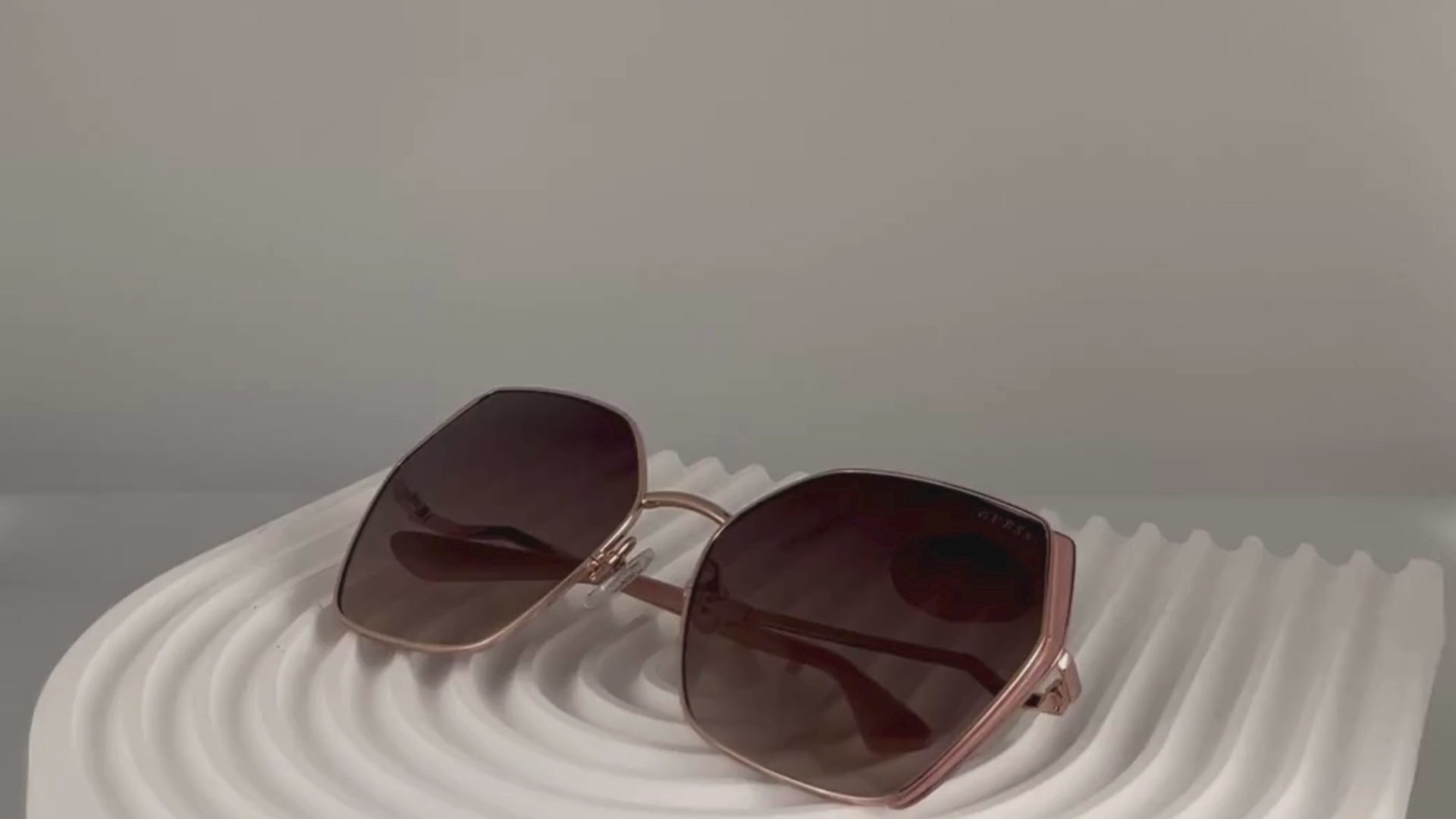 Guess GU7843 28F Occhiali da sole Guess 5